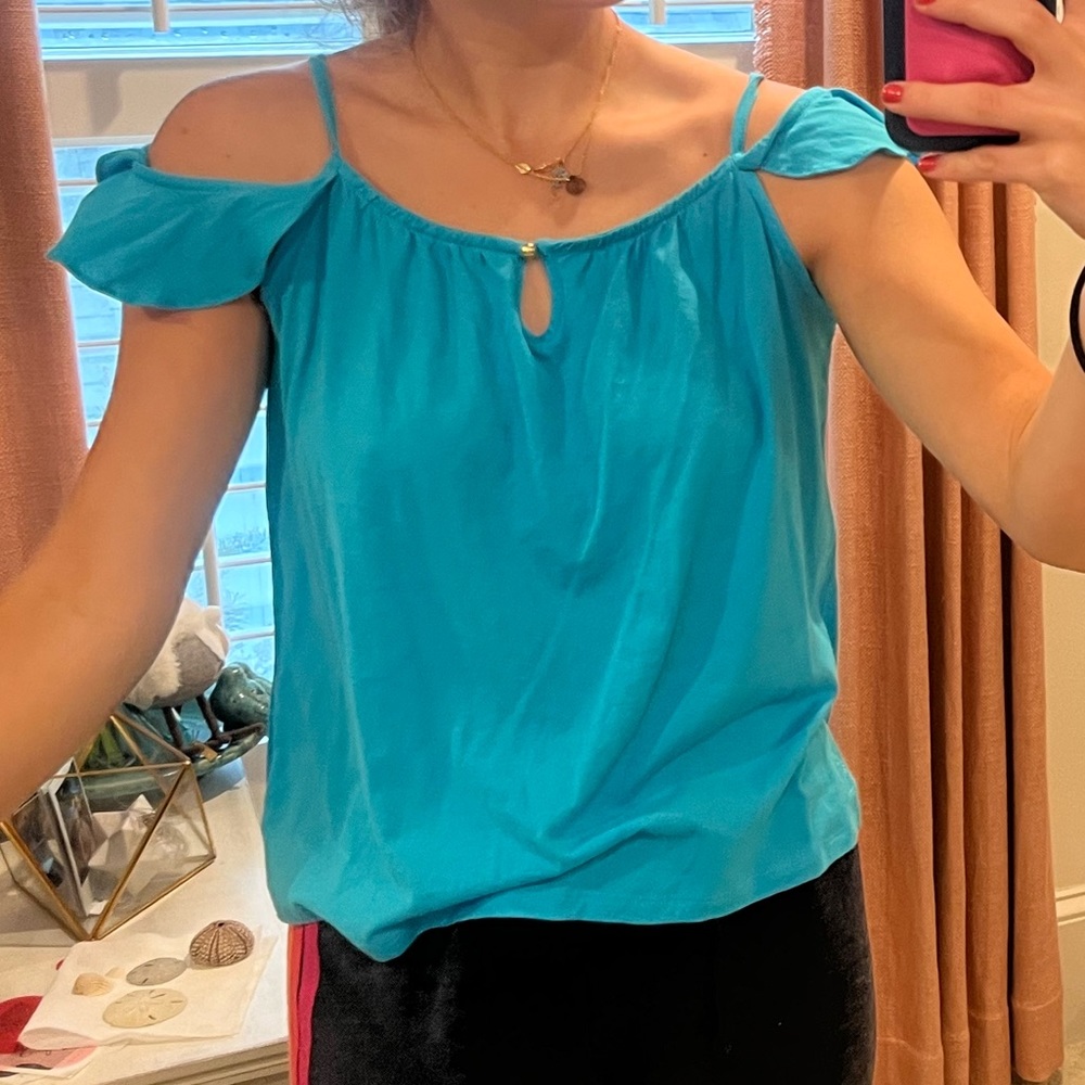 The cutest blue lily Pulitzer summer top!!